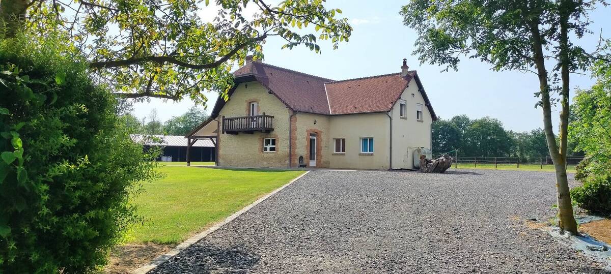 Maison à MEZIDON-CANON