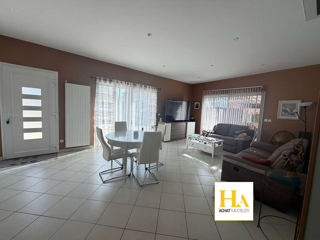 Maison à GUILHERAND-GRANGES