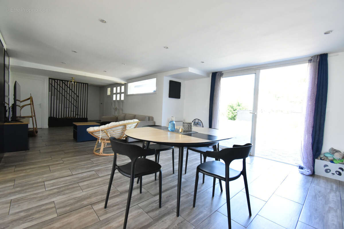 Maison à LA CHAPELLE-DES-MARAIS