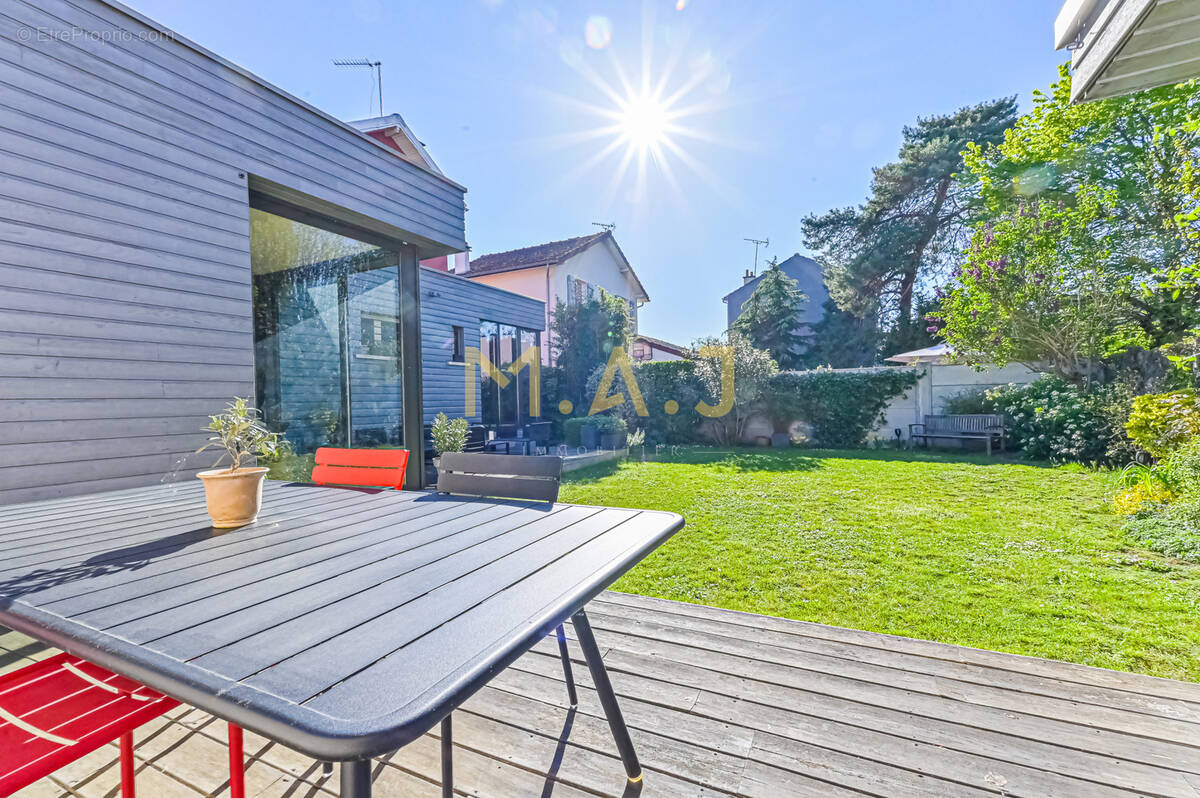 Maison à LE PERREUX-SUR-MARNE