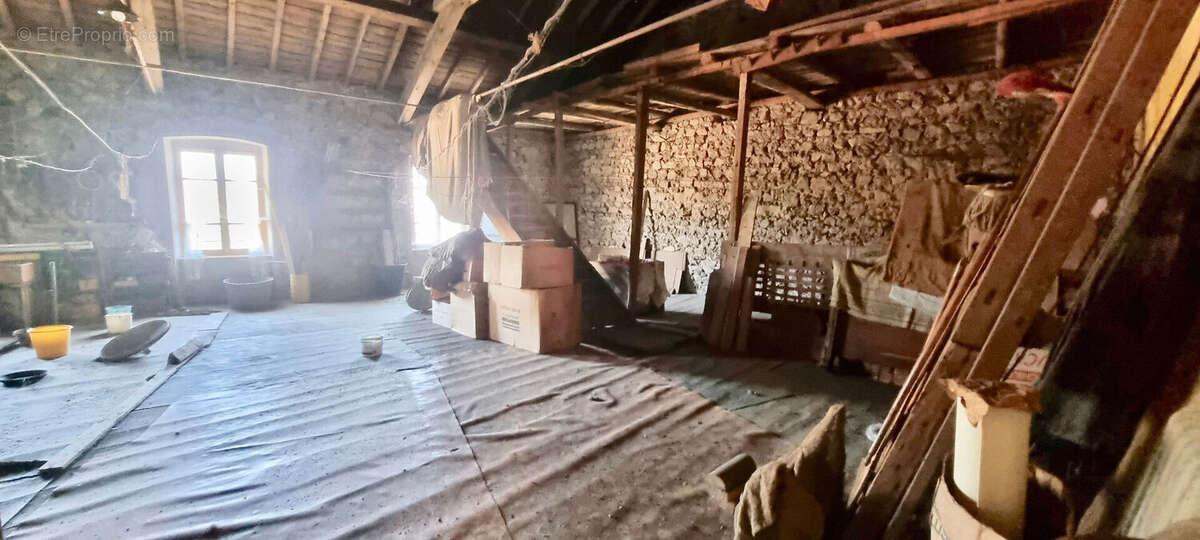 Maison à OLLIERGUES