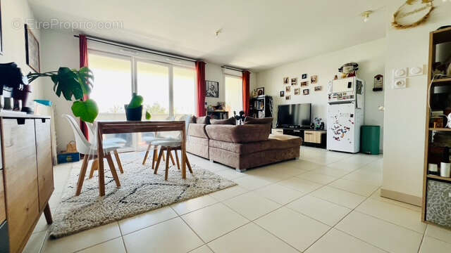 Appartement à BEAUZELLE