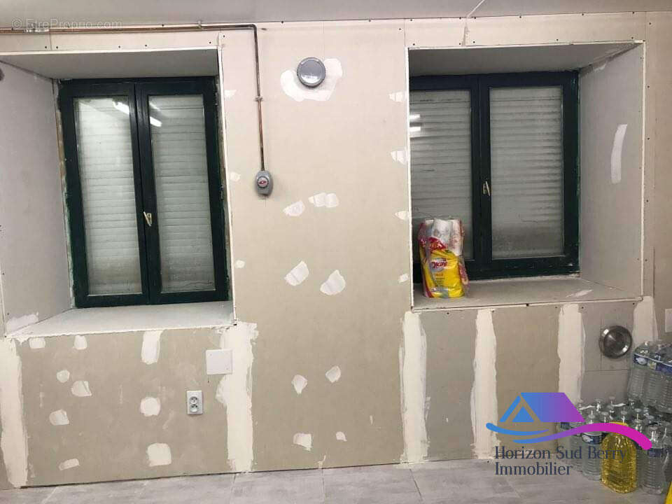 cuisine du bar a aménager - Maison à LIGNIERES