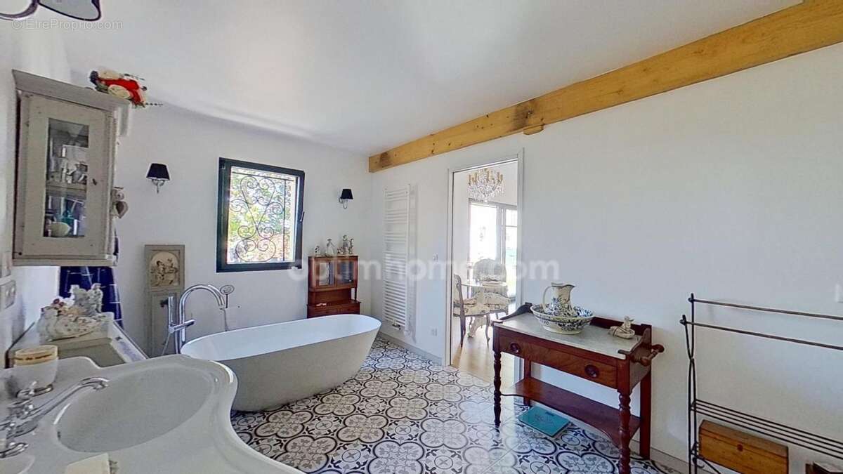 SAINT SIMEON - Longère de 11 pièces avec 2 piscines et 6 chambres sur 8700 m² - photo 9