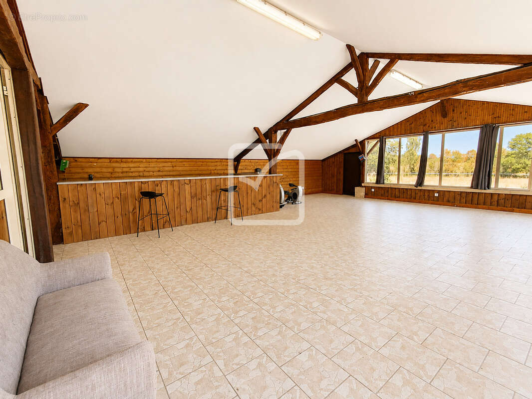 Rare   propriété équestre près de villeréal   20 ha   25 boxes   2 aires couvertes   2 habitations - photo 17