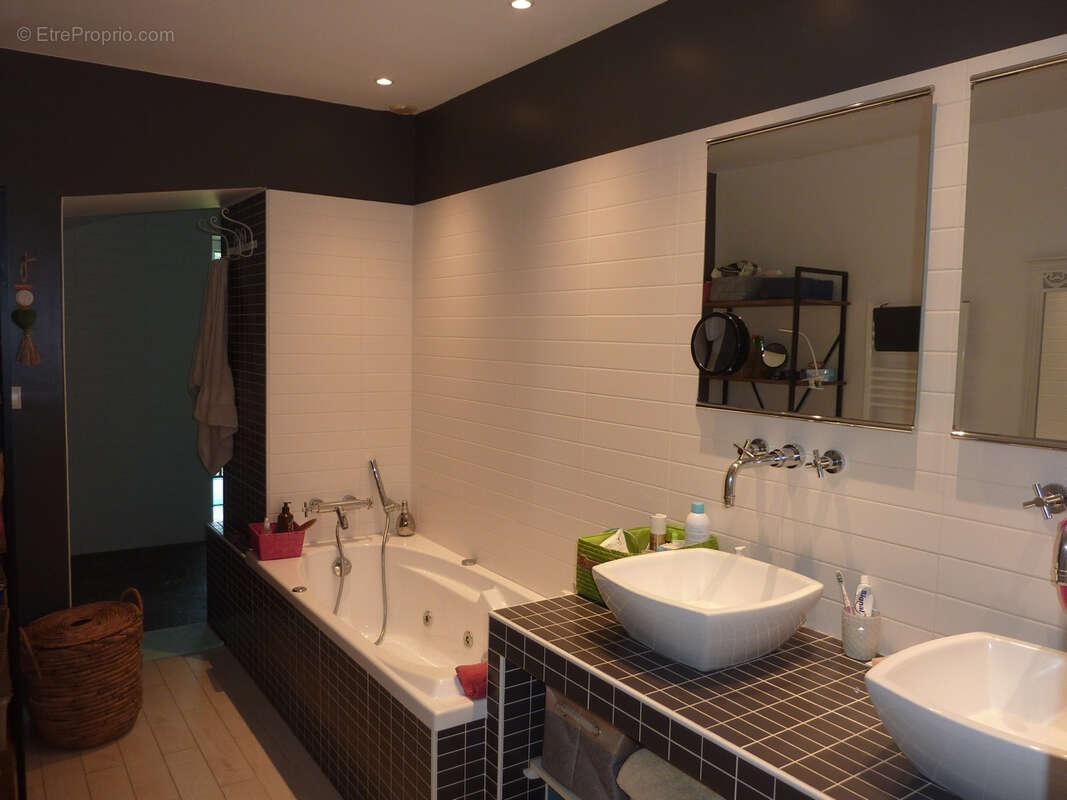 Maison avec piscine intérieure et terrasses et splendide vue - photo 17