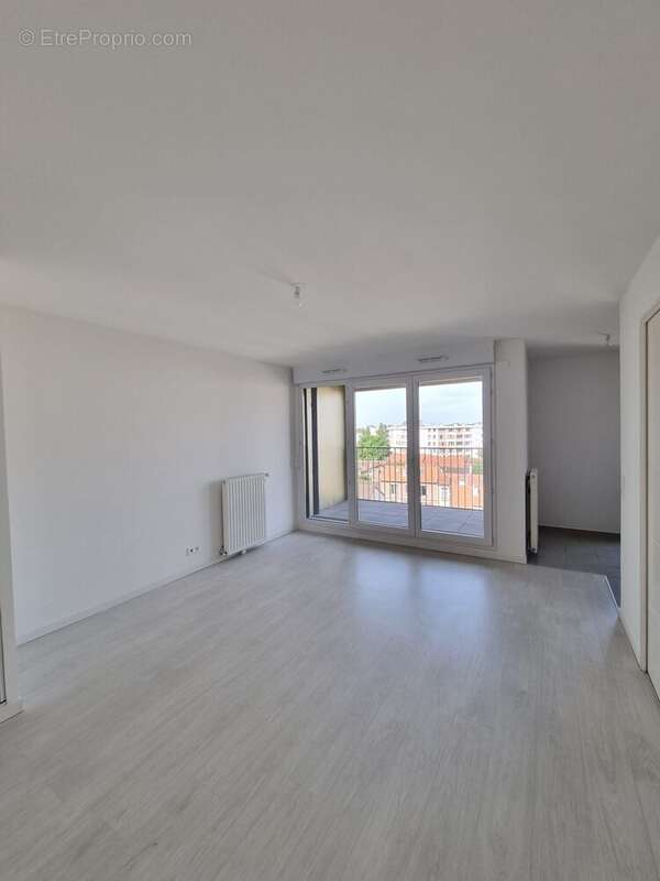 Appartement 54 m² à Romainville  - photo 2