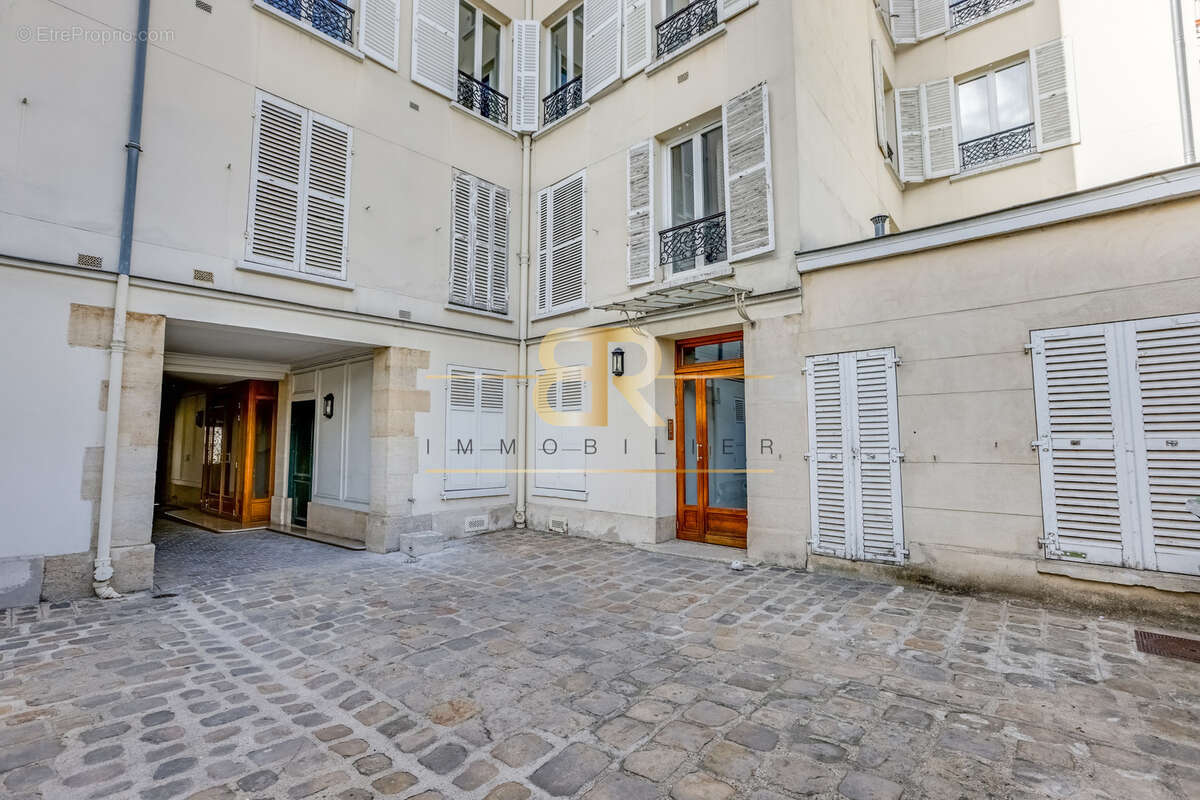 Appartement à PARIS-14E