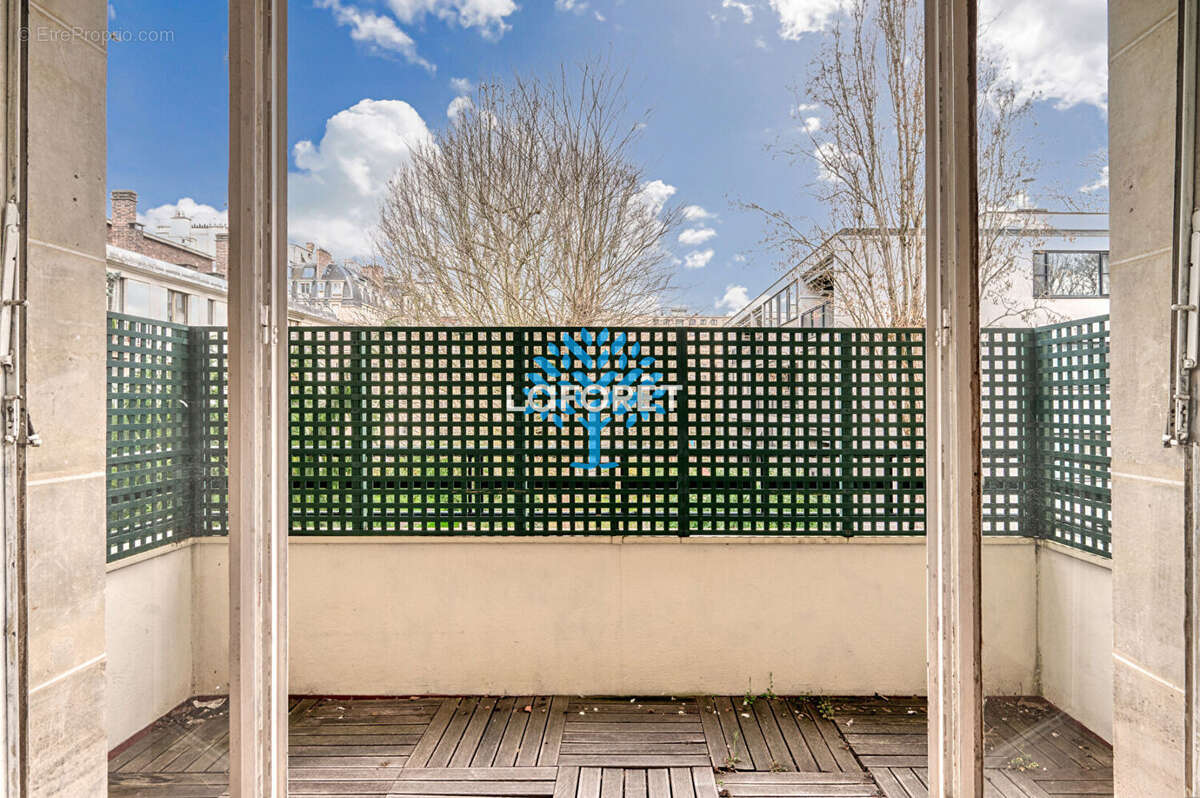 Appartement à NEUILLY-SUR-SEINE