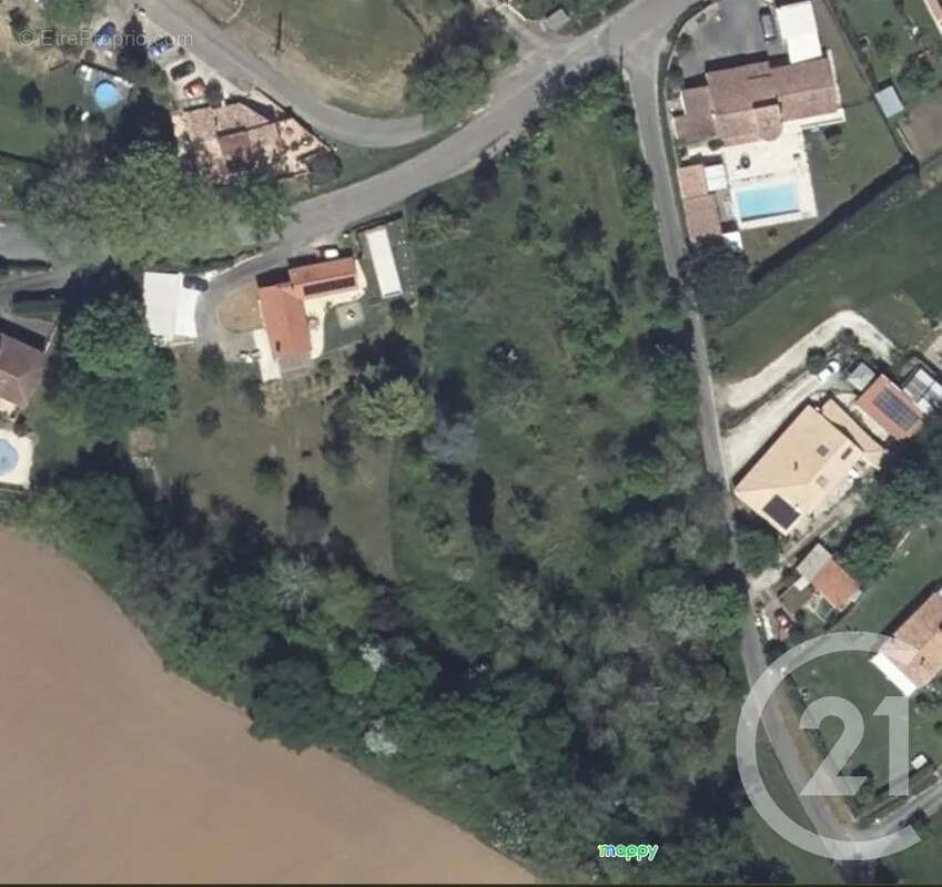 Terrain à LE PASSAGE