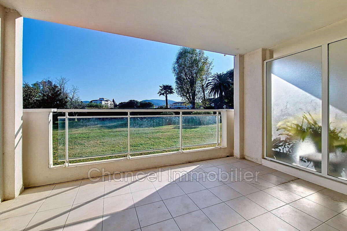 Appartement à MANDELIEU-LA-NAPOULE