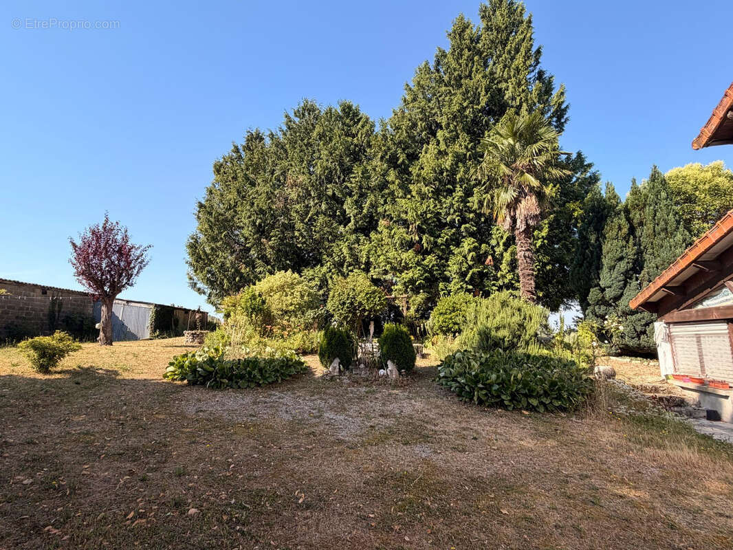Maison à VOULGEZAC