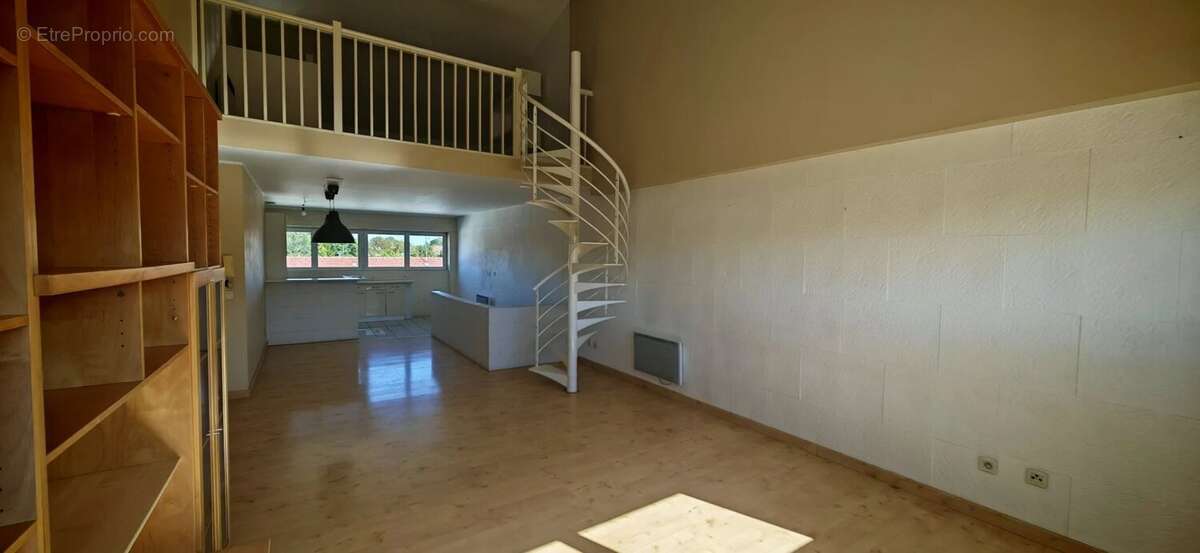 Appartement à SAINT-JULIEN-LES-VILLAS