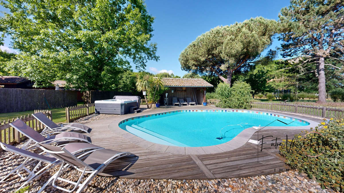PISCINE ET SPA - Maison à LA REOLE