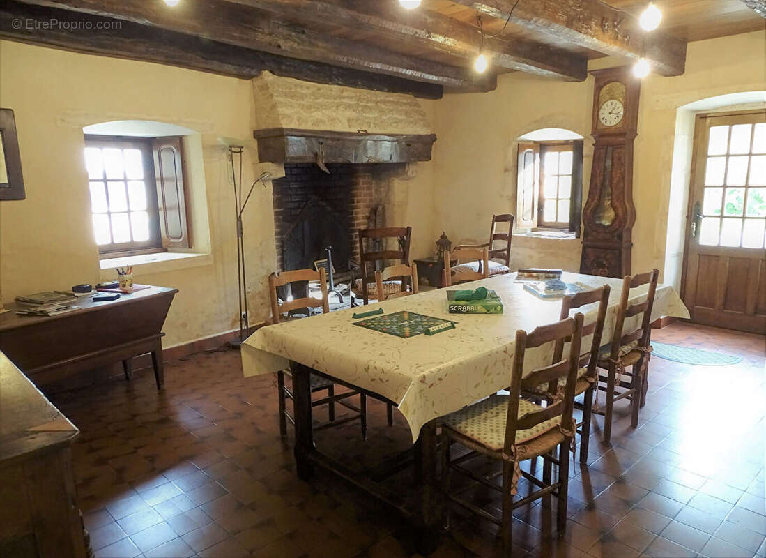 Maison à SAINT-PIERRE-D&#039;EXIDEUIL