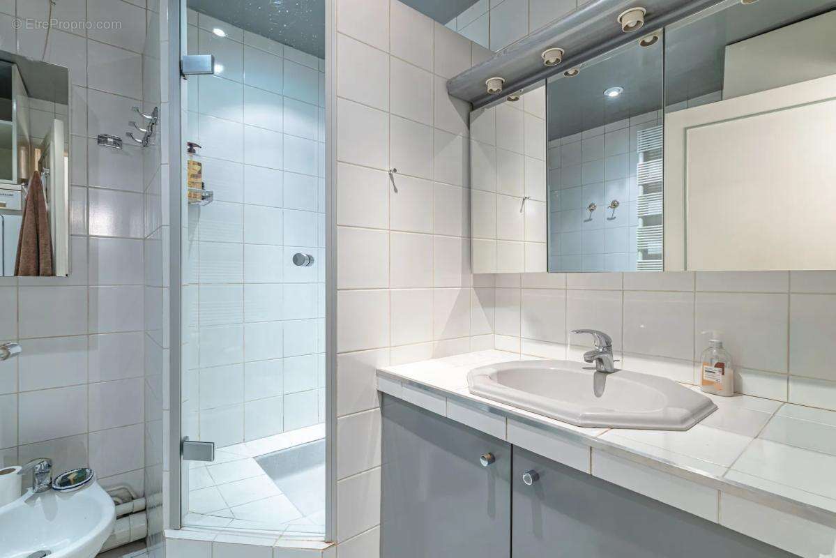 Appartement à COURBEVOIE