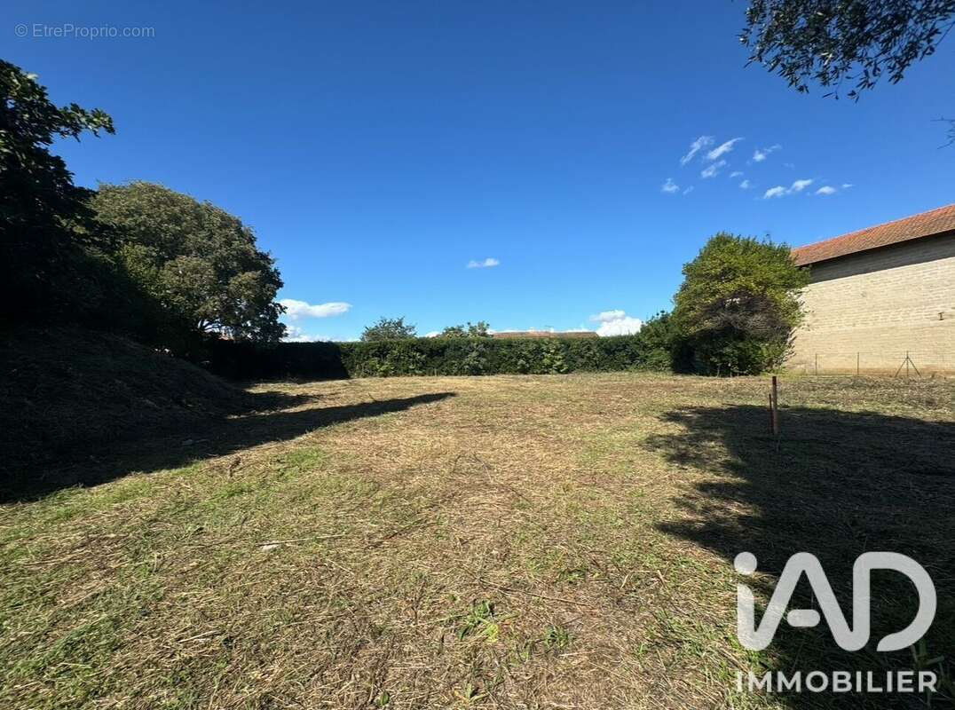 Terrain 785 m² à Maillane  - photo 2