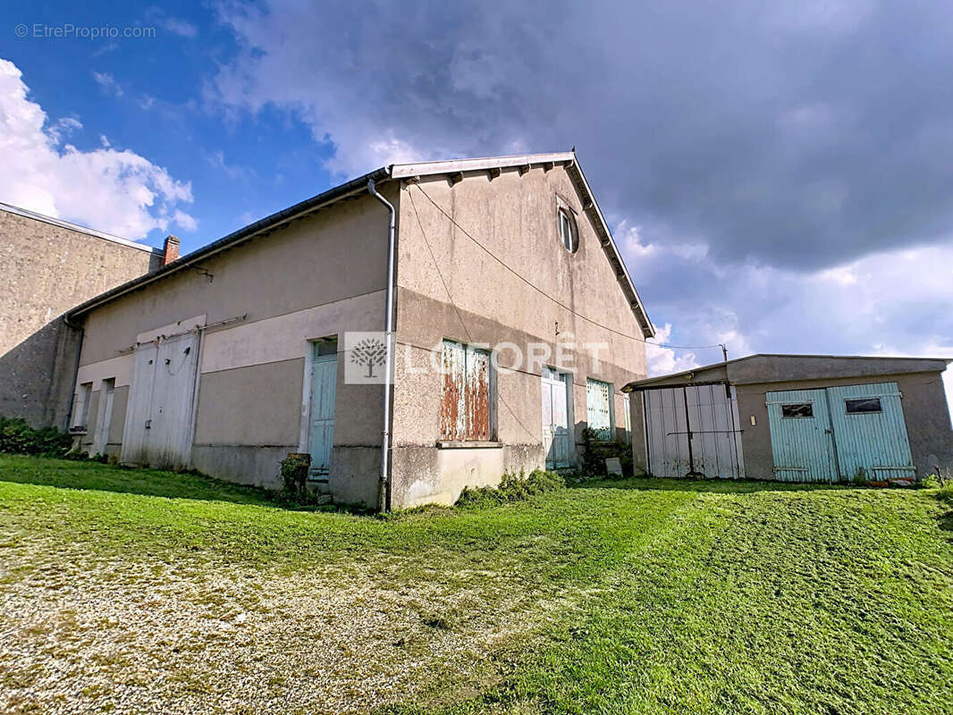 Maison à LES CHARMONTOIS