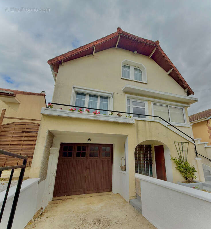 Maison à GOUSSAINVILLE