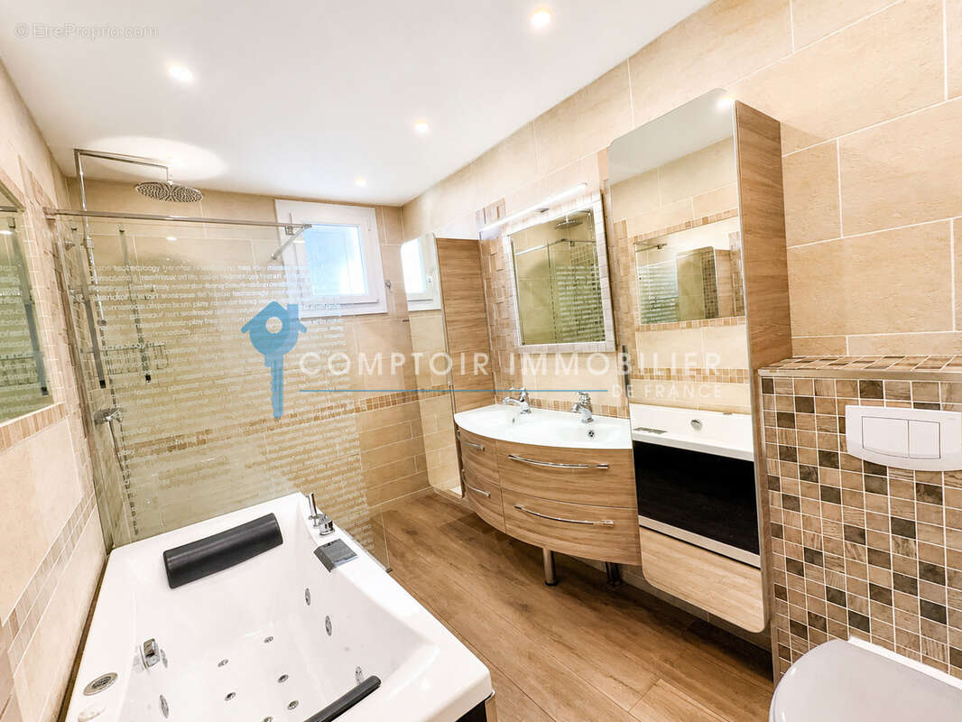 MARIGNANE   Une maison avec beaucoup de potentiel et confort, piscine, T2 indépendant et art de vivre se renco - photo 11