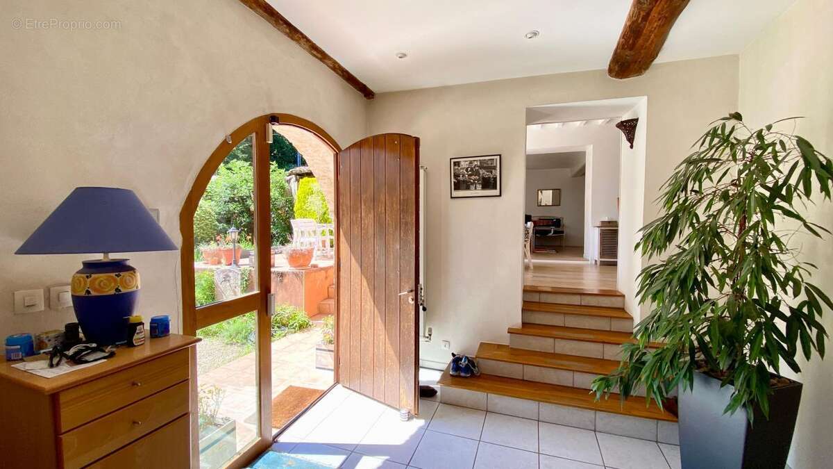 Maison à FONTAINES-SAINT-MARTIN