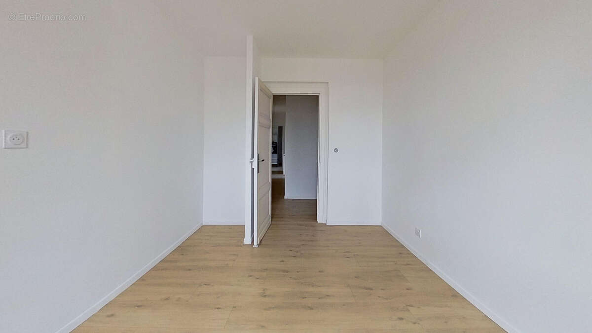 HYPER CENTRE AGEN – Appartement 115 m² entièrement rénové – 3 chambres – Petite copropriété - photo 12