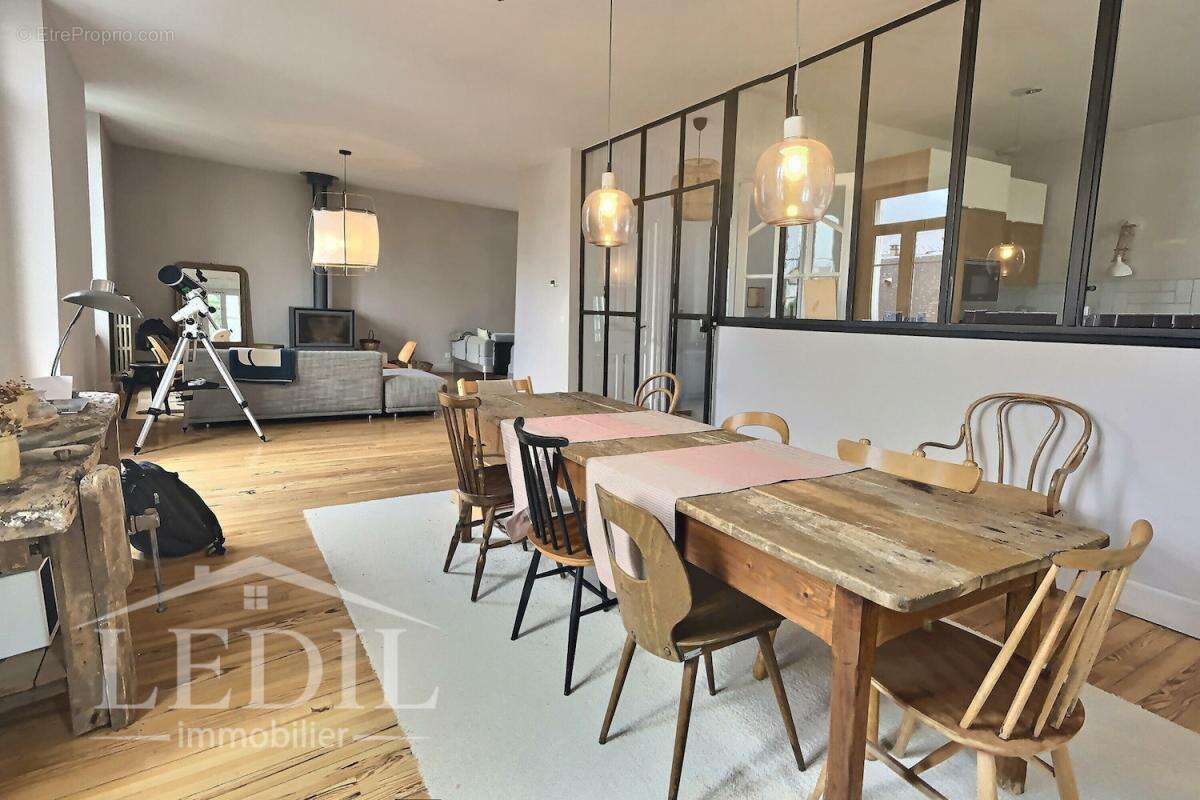 Élégant duplex de caractère avec terrasse et vue sur les montagnes - photo 3