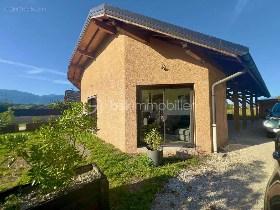 Maison à CHAMOUX-SUR-GELON