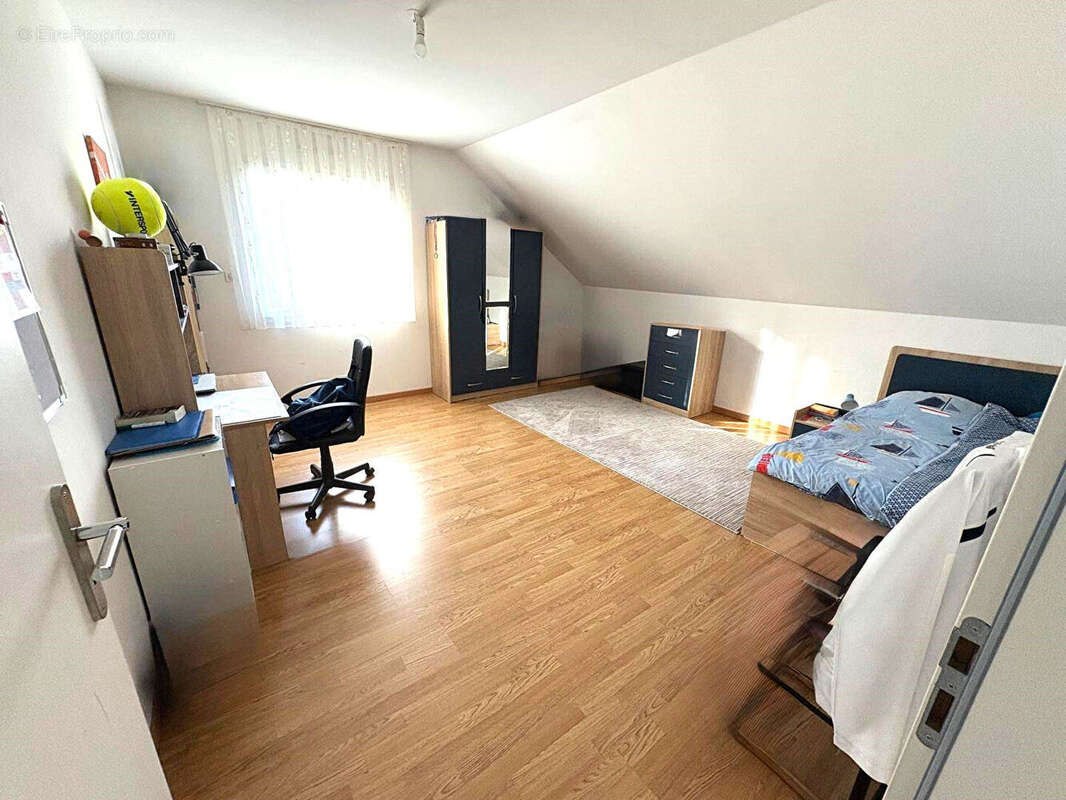 Maison à NEUFCHATEAU