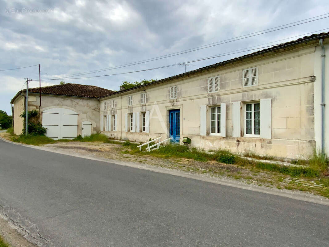 Maison Salles D'Angles 6 pièce(s) 1400 m2 - photo 2