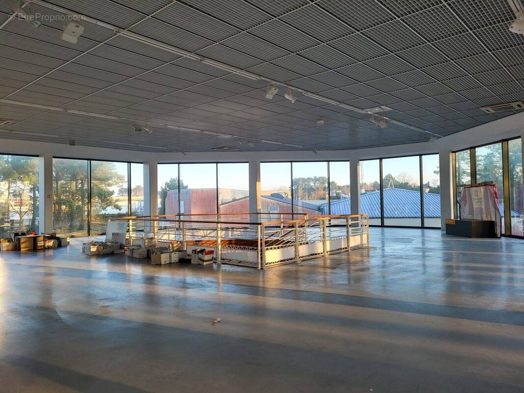 Commerce à PLOUGOUMELEN