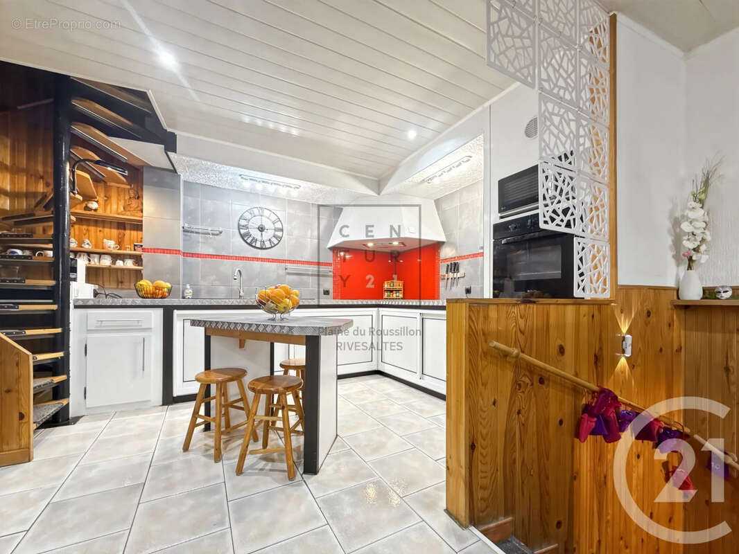 Maison à PEYRESTORTES