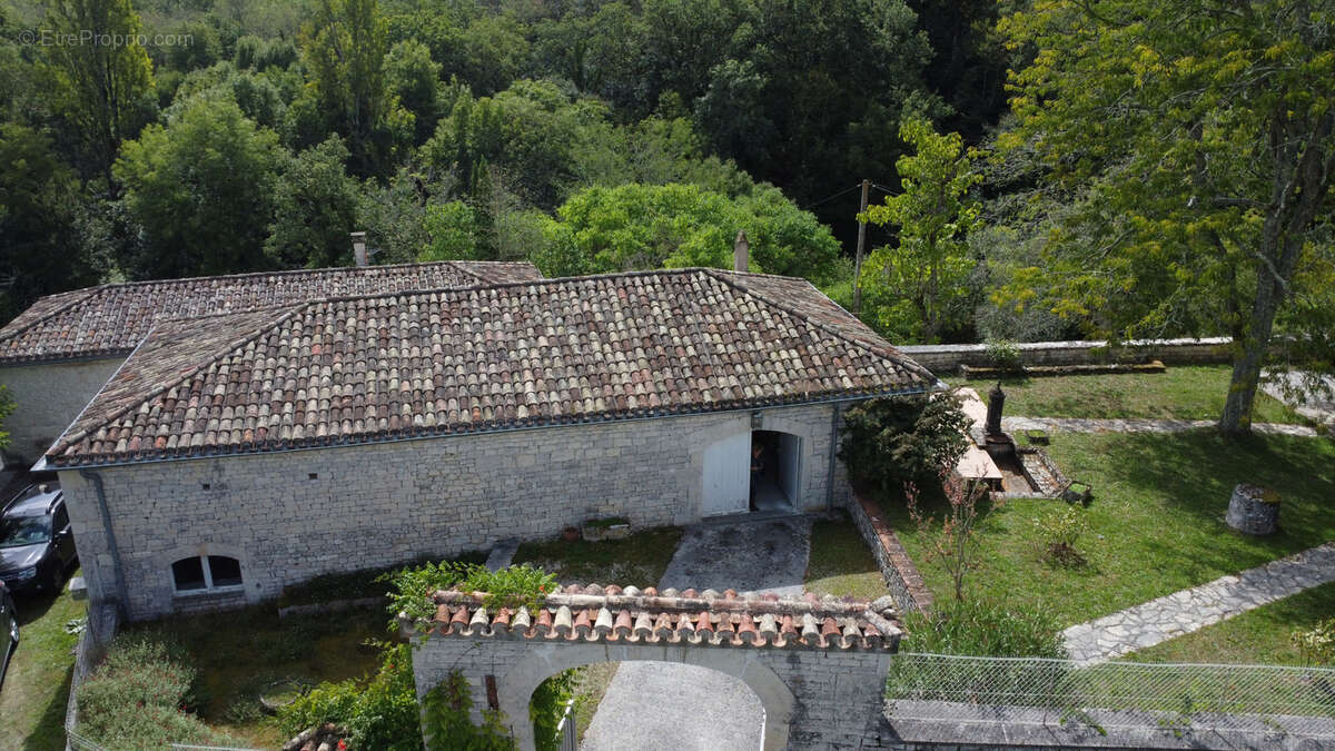 Maison à MONTAIGU-DE-QUERCY