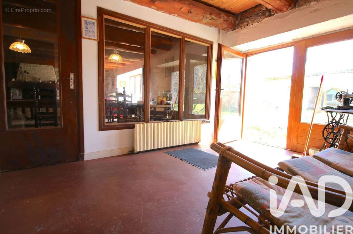 Maison 330 m² à Saint-Germain-L'herm  - photo 6