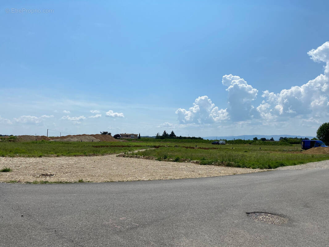 Terrain à GRANGES-LES-BEAUMONT