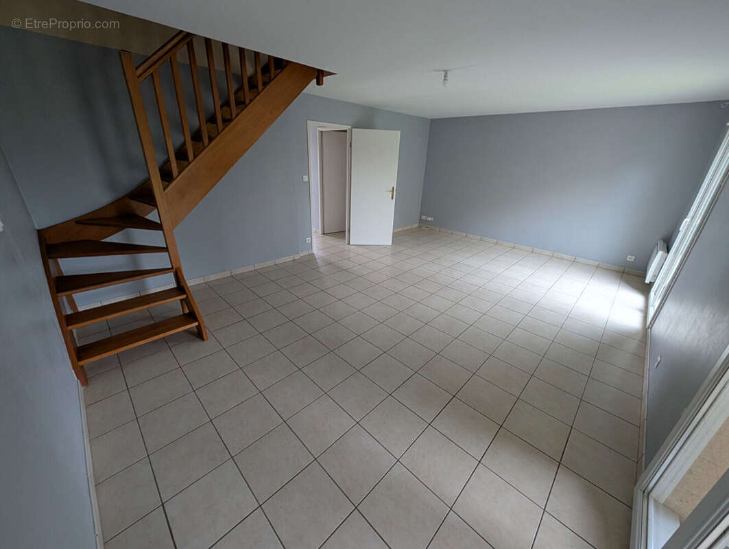 Maison à FONTAINE-LE-COMTE