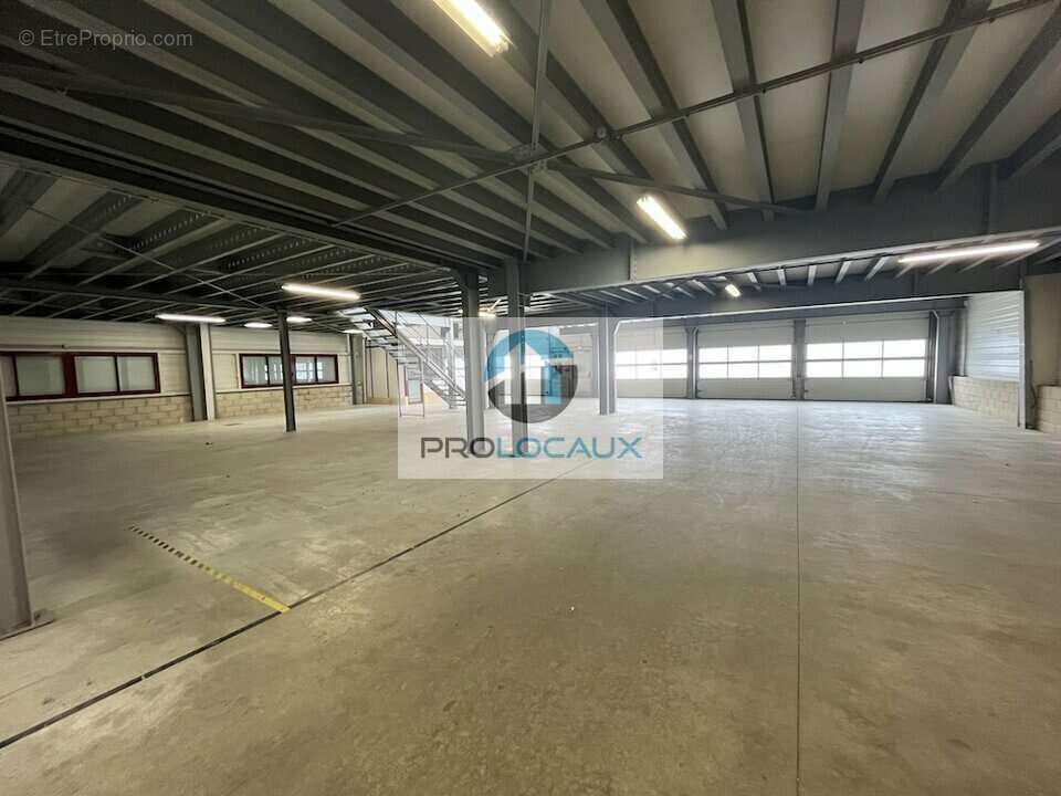 1700 m² à Lacroix-Saint-Ouen  - photo 5