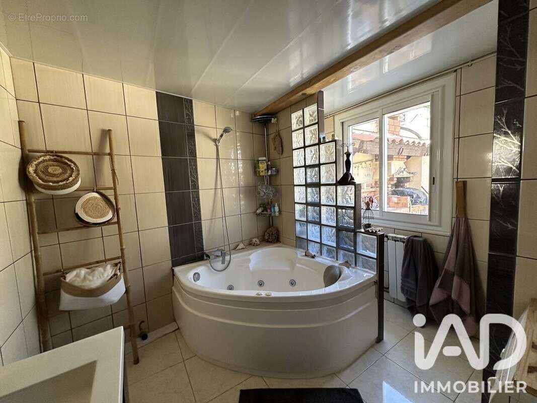 Maison 115 m² à Septemes-Les-Vallons  - photo 8