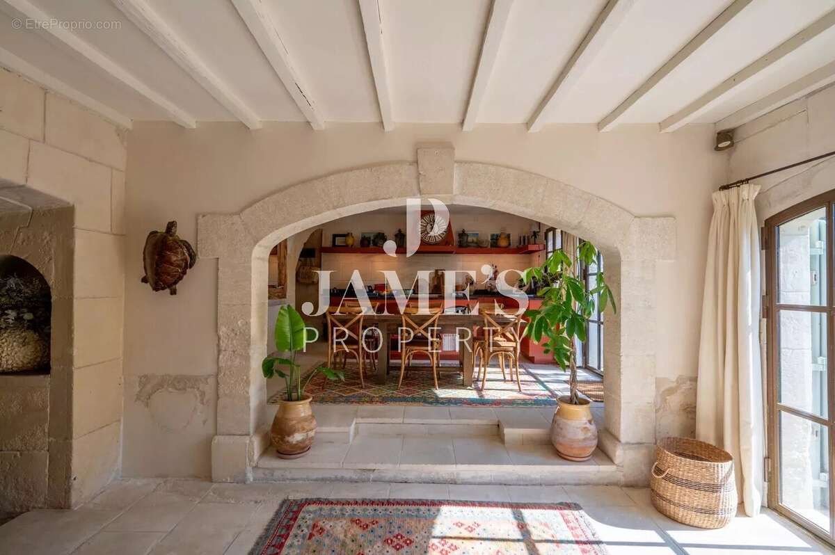 Maison à FONTVIEILLE