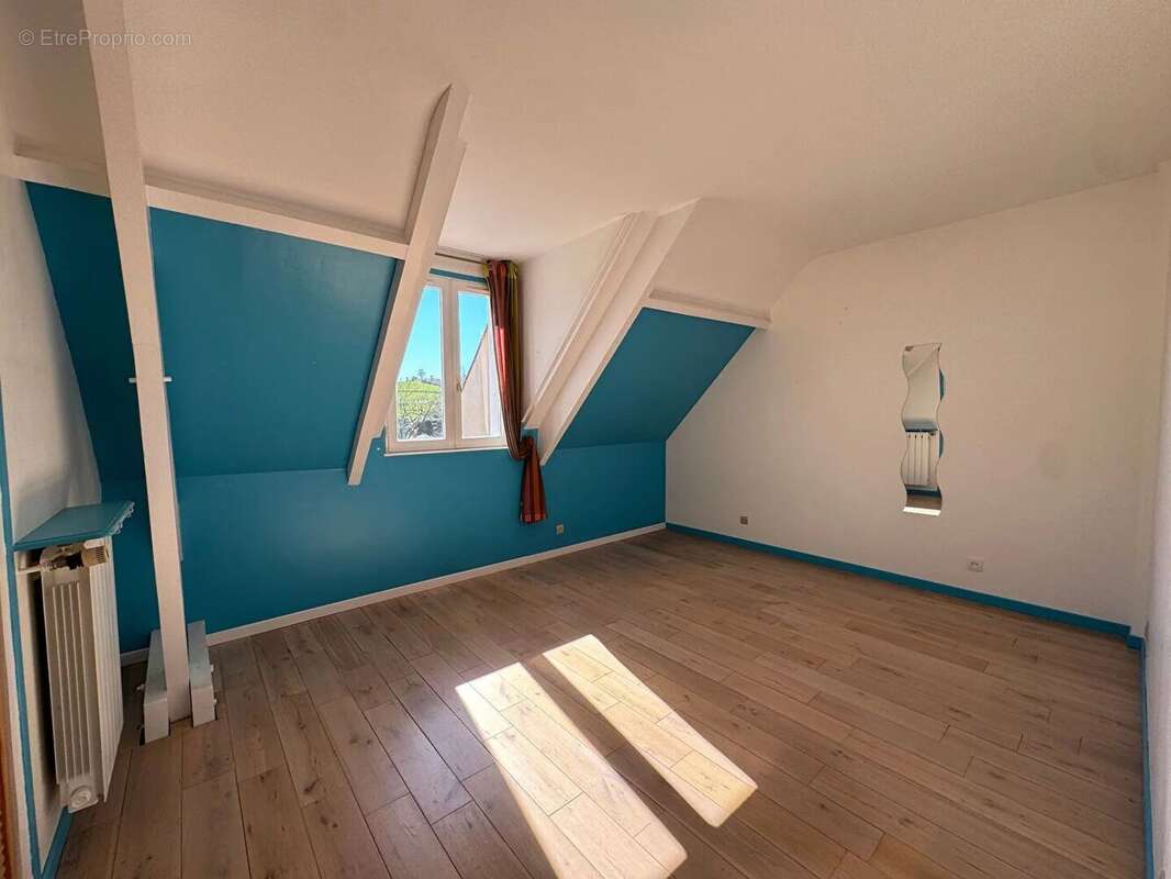 Maison à SAINT-NOM-LA-BRETECHE