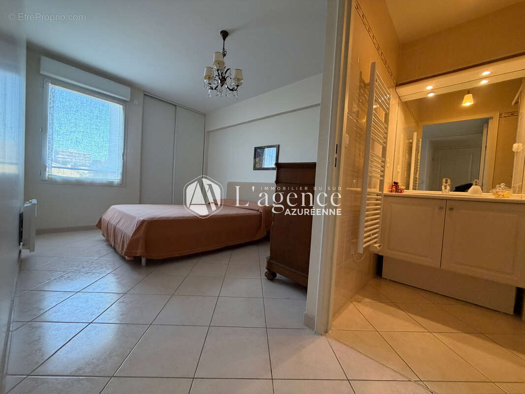 Appartement à SAINT-LAURENT-DU-VAR
