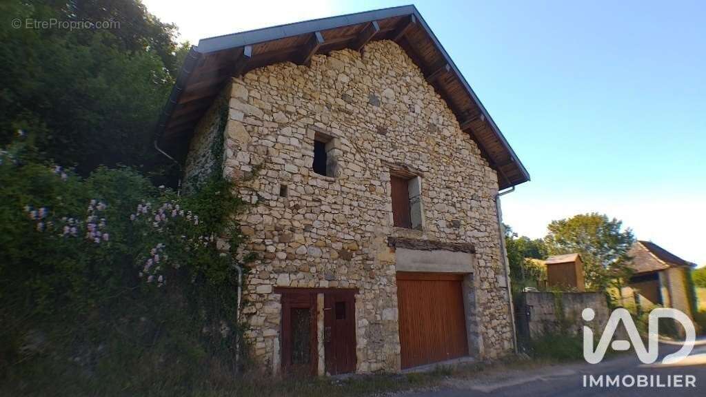 Maison 182 m² à Peyrieu  - photo 2