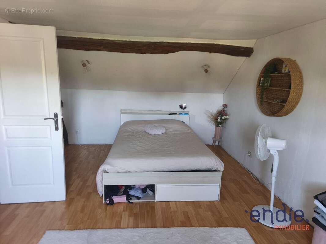 Maison a vendre 8 pieces (167 m²) à cosne d'allier - photo 5