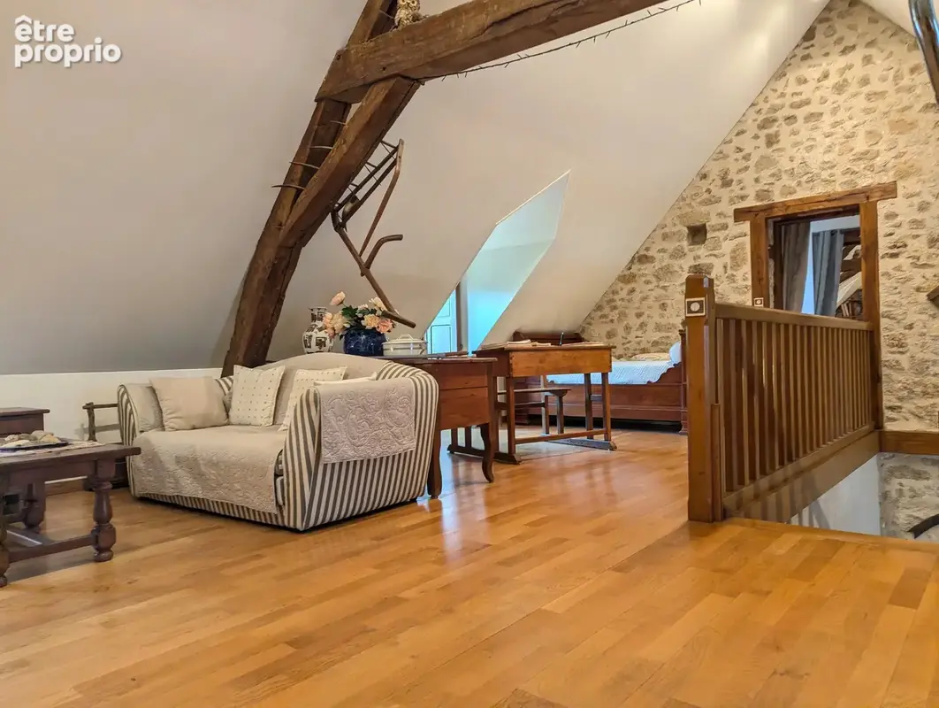 Belle propriété de caractère, idéalement située à quelques minutes à pied de Saint-Benoît-du-Sault - photo 9