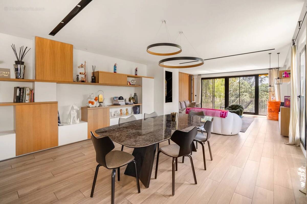 Appartement à NEUILLY-SUR-SEINE