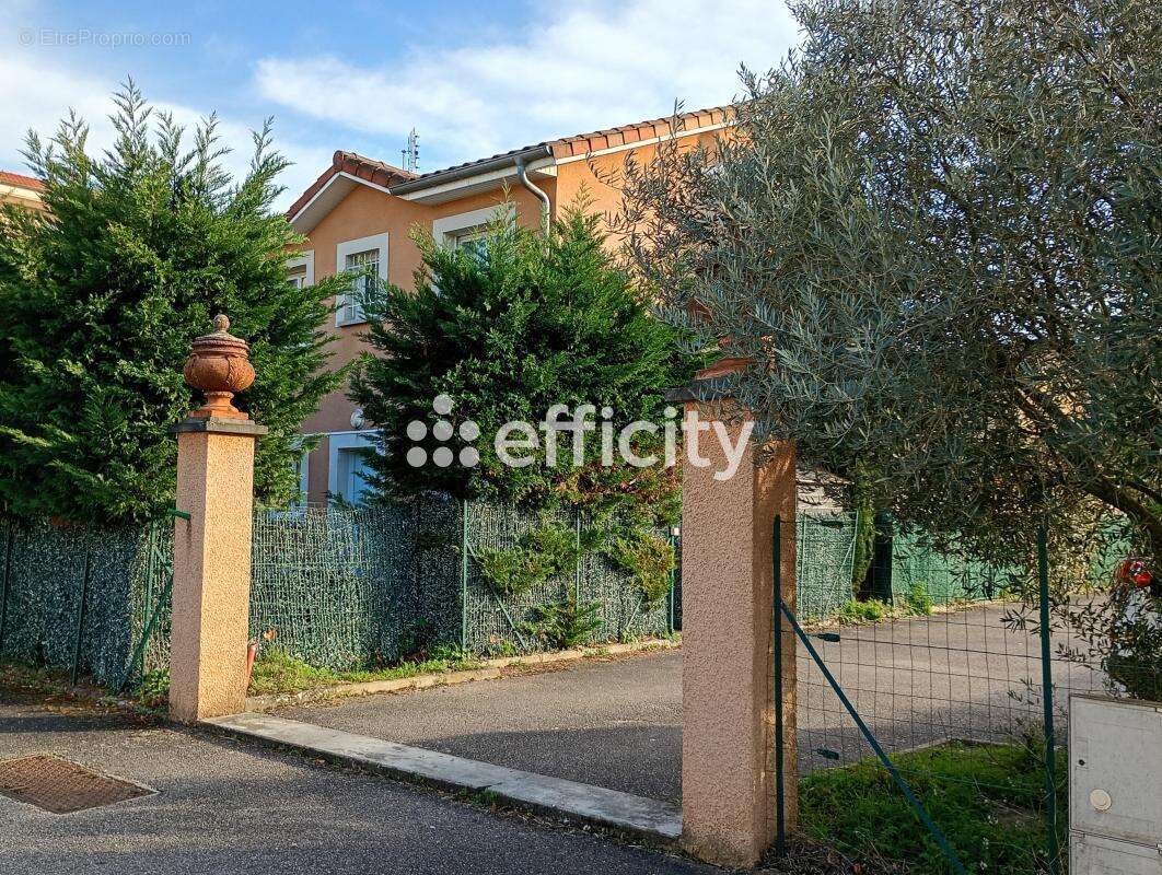 Maison à SAINT-BONNET-DE-MURE