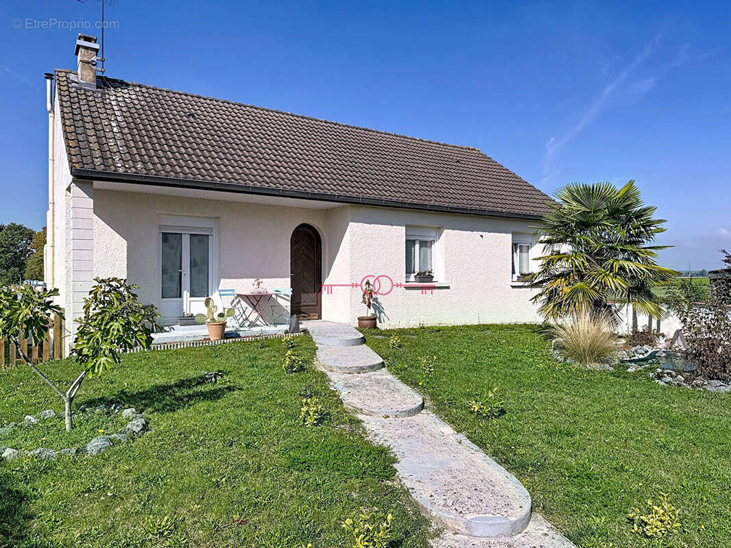 Maison à LIVRY-LOUVERCY