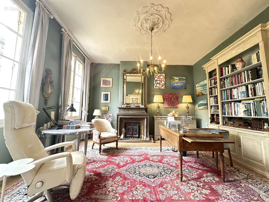 Maison à COUTRAS