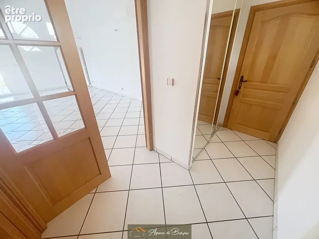 Secteur residentiel - villa 4 faces  99.65 m2 hbts av studio 44.81 independant sur 933 m2 de terrain  - - photo 7
