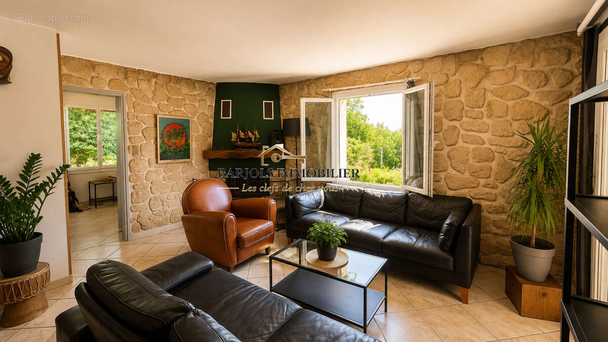 Maison à BESSE-SUR-ISSOLE